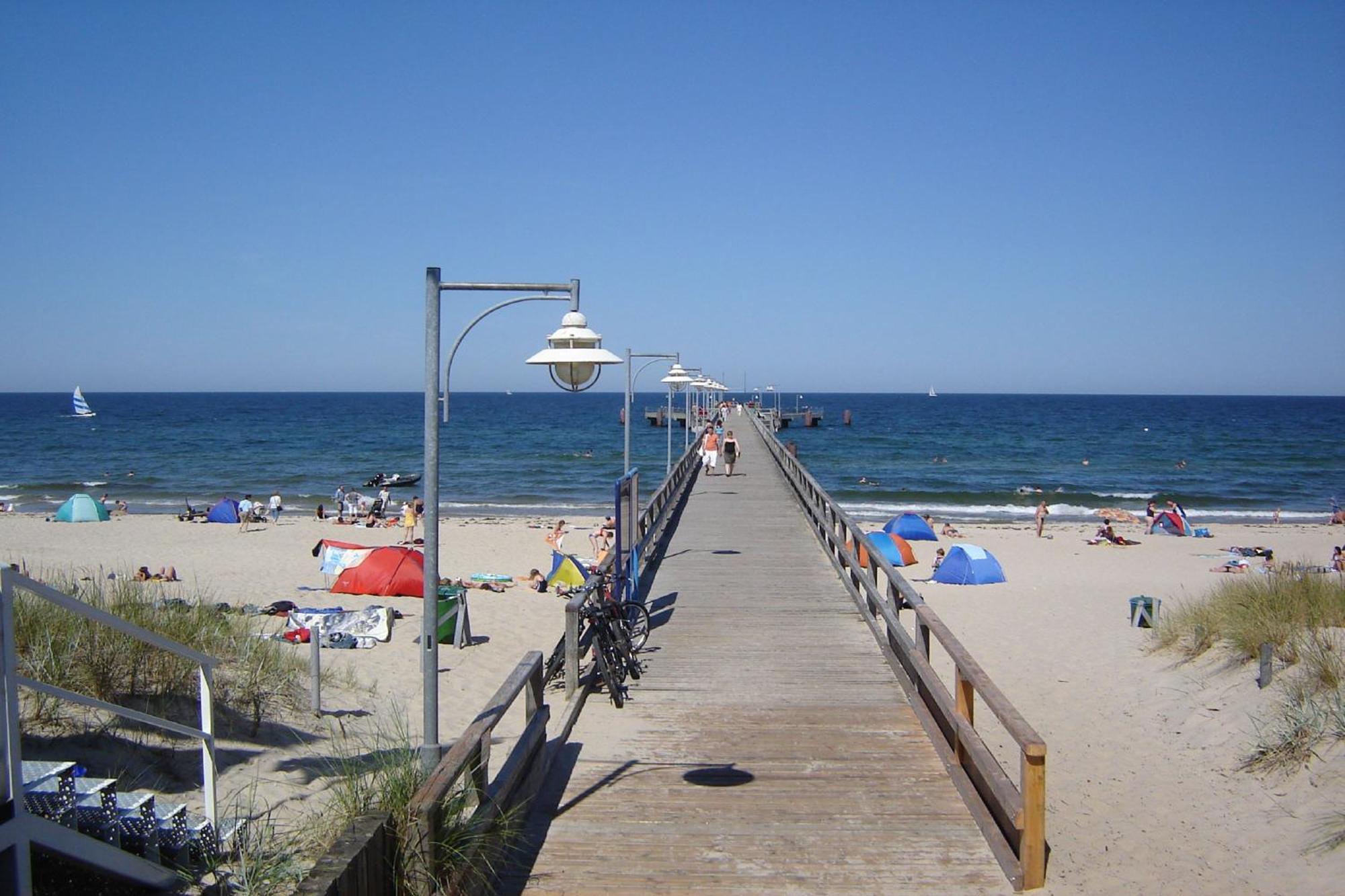 Meeresblick Fewo: Beachfront Balcony with Ahoi Spa Access Apartment Goehren  Exterior photo